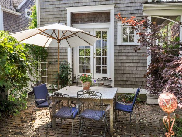 Cape Cod Home 994594
