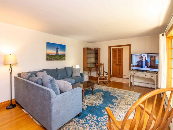 Cape Cod Home 994595