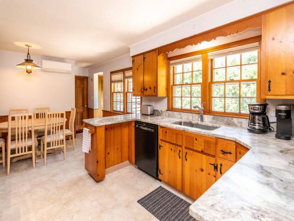 Cape Cod Home 994595