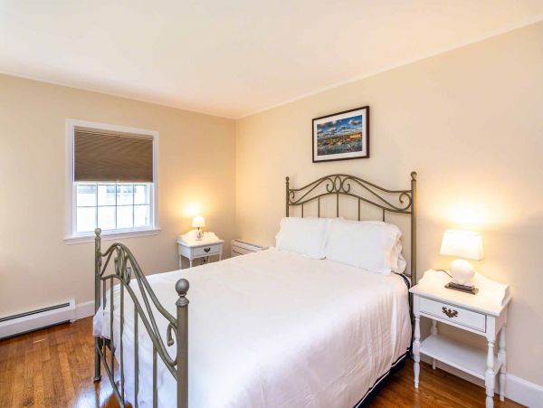 Cape Cod Home 994595
