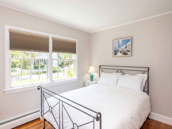 Cape Cod Home 994595