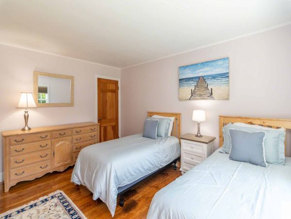 Cape Cod Home 994595