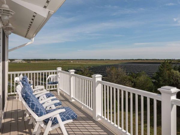 Cape Cod Home 994596