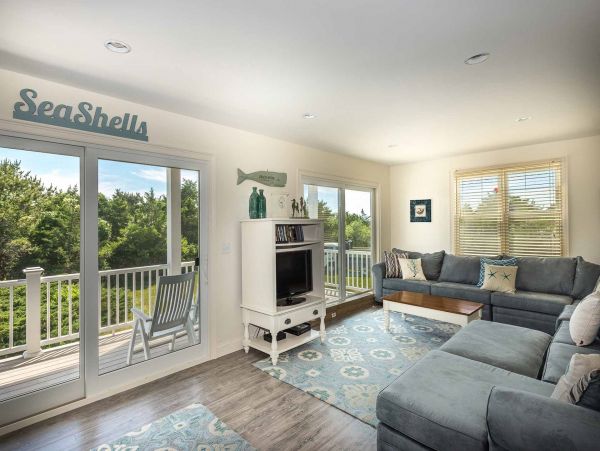 Cape Cod Home 994596