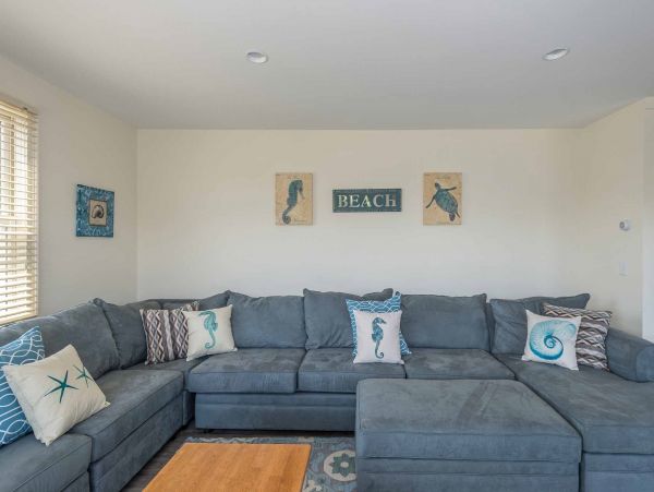 Cape Cod Home 994596