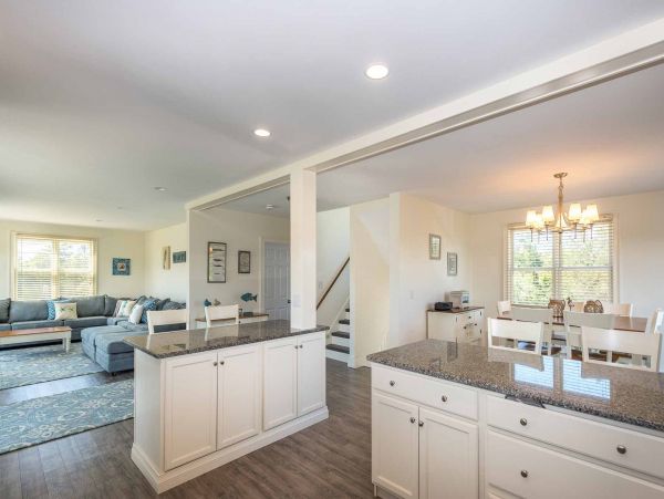 Cape Cod Home 994596