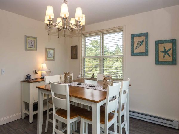 Cape Cod Home 994596