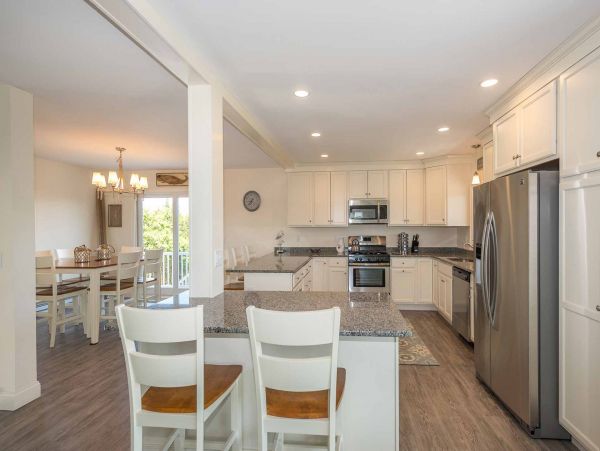 Cape Cod Home 994596