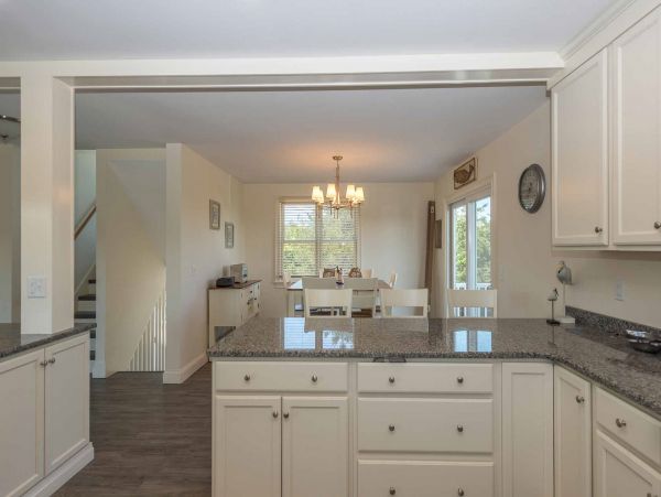 Cape Cod Home 994596