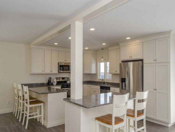 Cape Cod Home 994596
