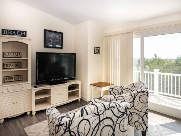 Cape Cod Home 994596