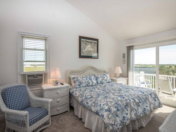 Cape Cod Home 994596