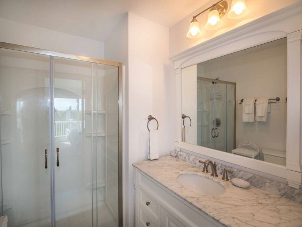 Cape Cod Home 994596