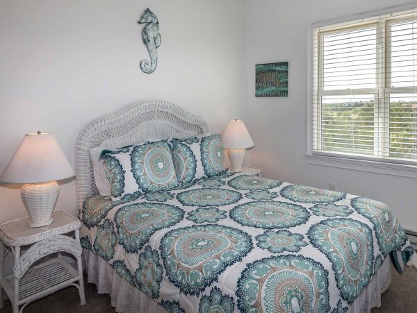 Cape Cod Home 994596