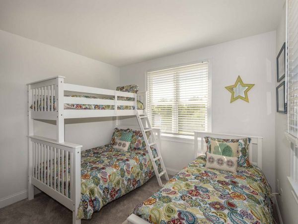 Cape Cod Home 994596