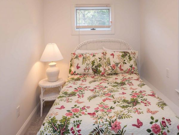 Cape Cod Home 994596