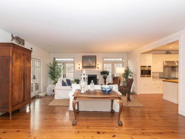 Cape Cod Home 994597