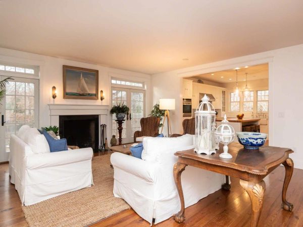 Cape Cod Home 994597