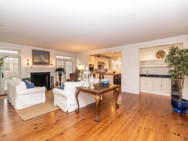 Cape Cod Home 994597