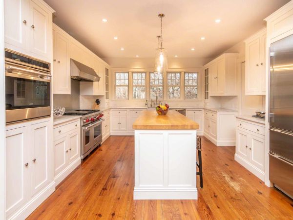 Cape Cod Home 994597