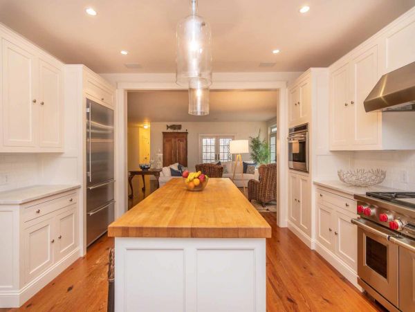 Cape Cod Home 994597