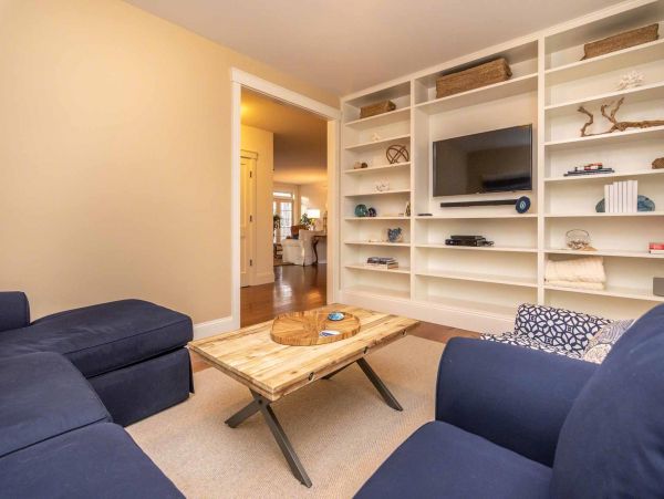 Cape Cod Home 994597
