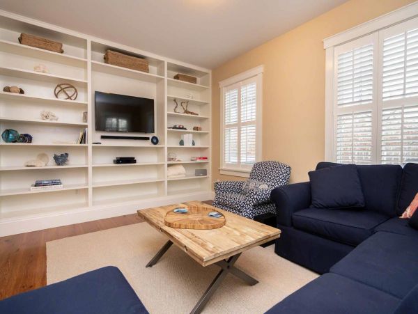 Cape Cod Home 994597