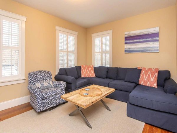 Cape Cod Home 994597