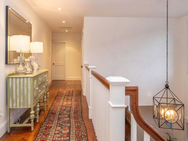 Cape Cod Home 994597