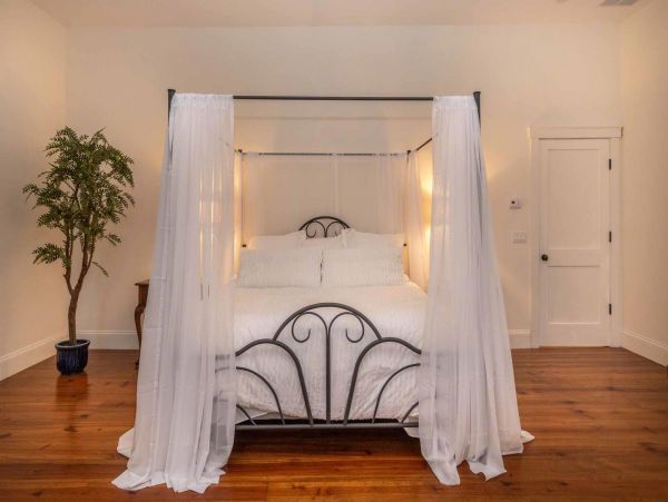 Cape Cod Home 994597