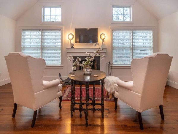 Cape Cod Home 994597