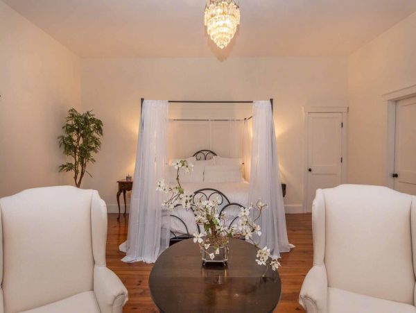 Cape Cod Home 994597