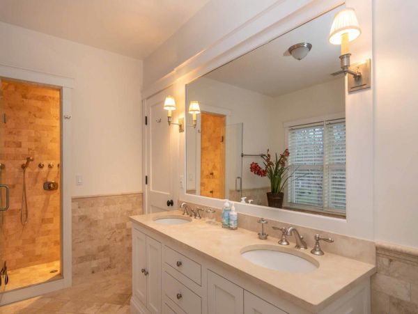 Cape Cod Home 994597