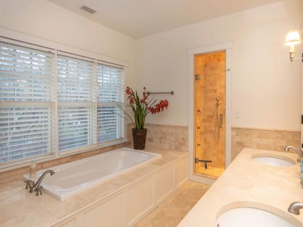 Cape Cod Home 994597