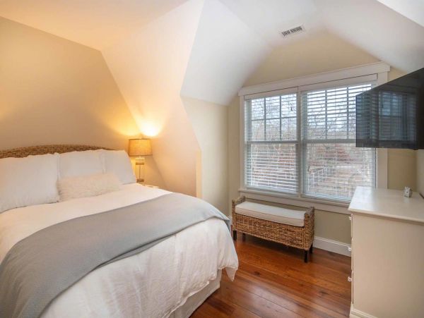 Cape Cod Home 994597