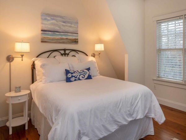 Cape Cod Home 994597