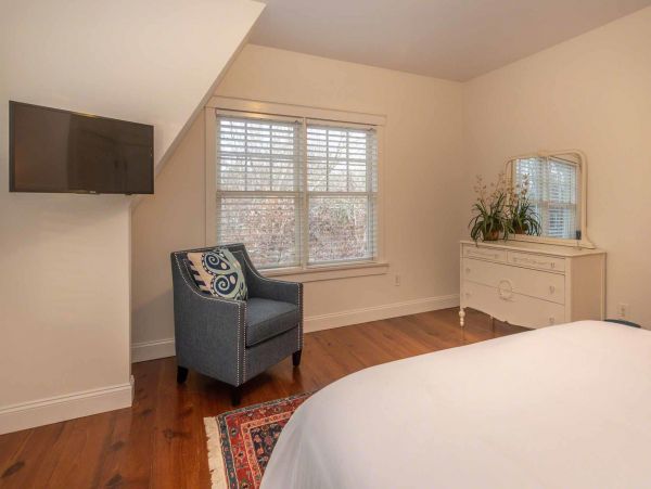 Cape Cod Home 994597