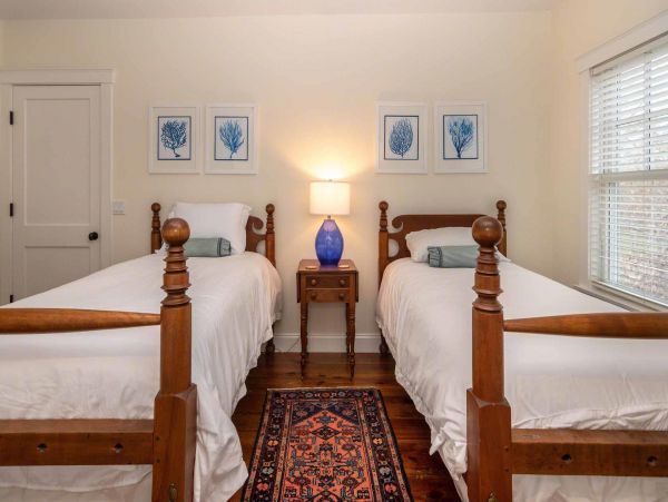 Cape Cod Home 994597
