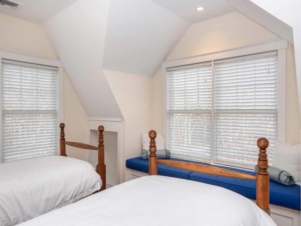 Cape Cod Home 994597