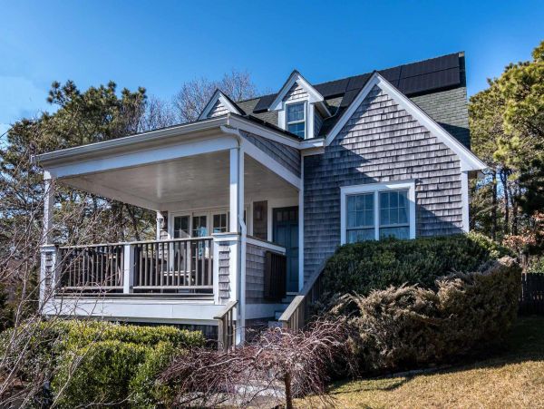 Cape Cod Home 994599