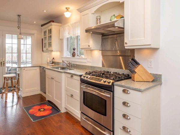 Cape Cod Home 994599