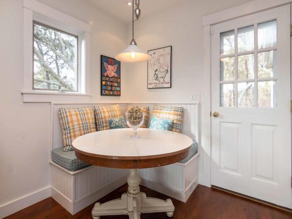 Cape Cod Home 994599