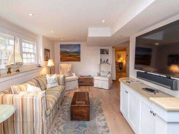 Cape Cod Home 994599