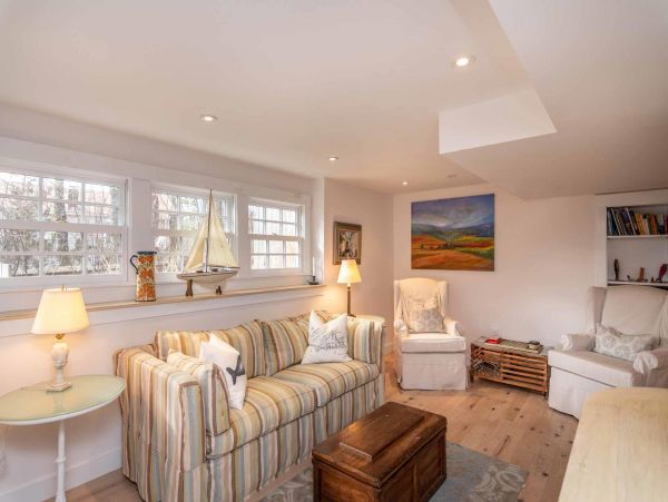 Cape Cod Home 994599