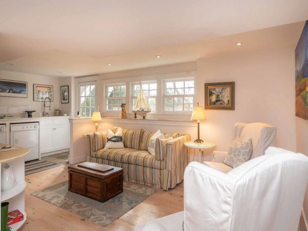Cape Cod Home 994599