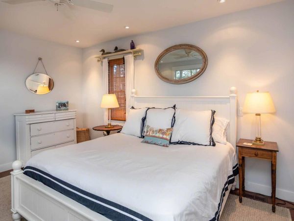 Cape Cod Home 994599