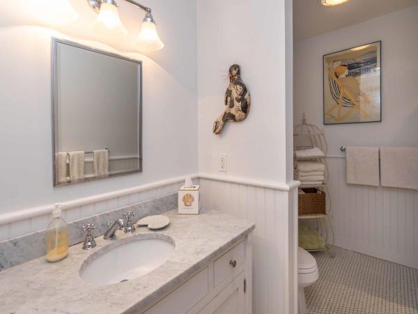 Cape Cod Home 994599