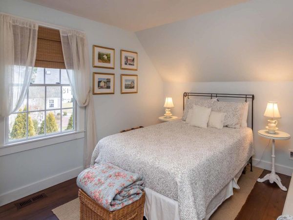 Cape Cod Home 994599