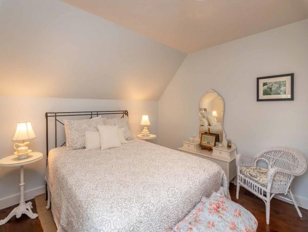 Cape Cod Home 994599