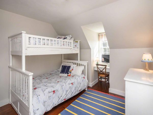 Cape Cod Home 994599